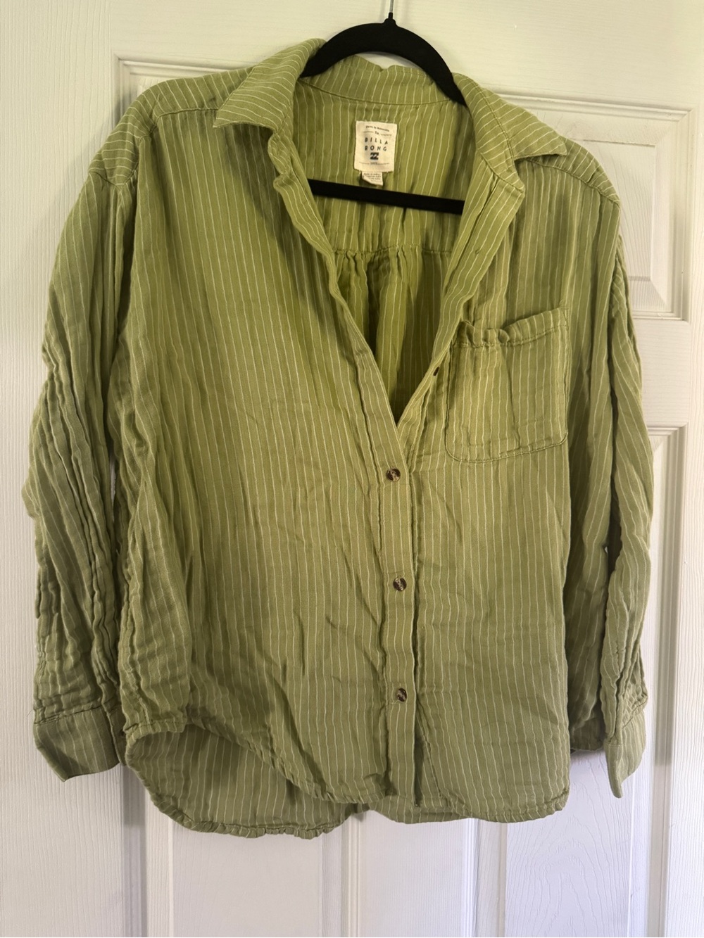 Like new olive striped long sleeve billabong button up sz s